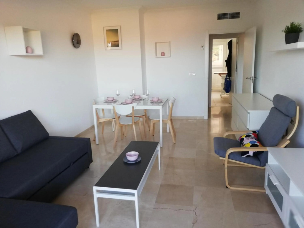 CASARES appart 2 ch dans parc tropical avec vue sur mer, montagne et piscine
