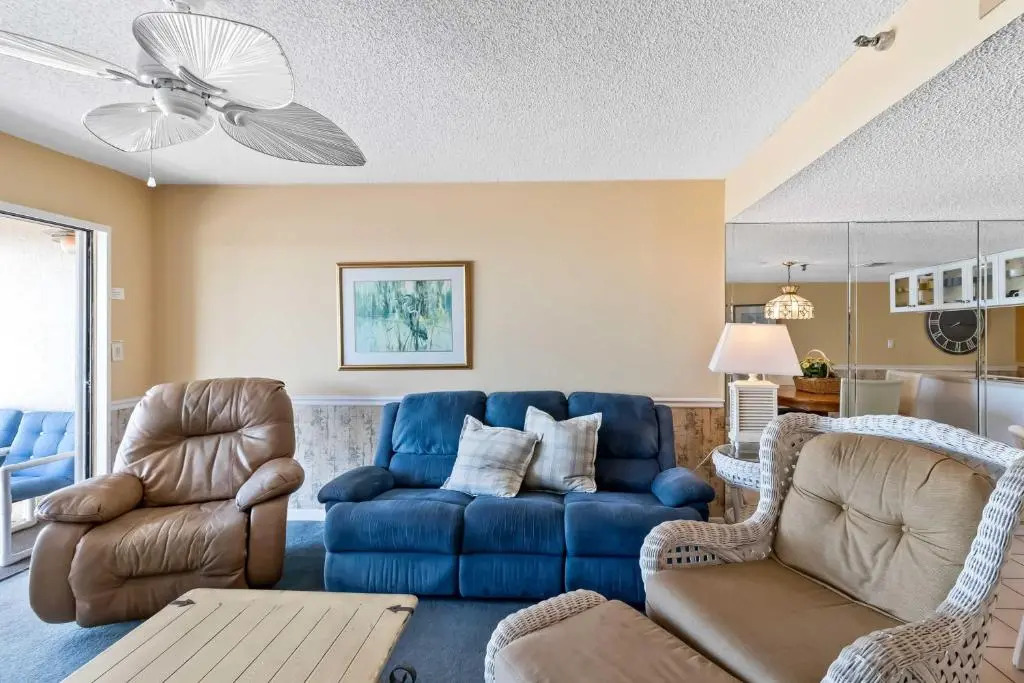 #210 Beach Place Condos