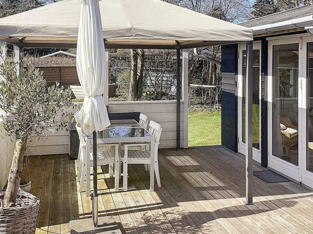 6 Person Holiday Home in Vaeggerlose