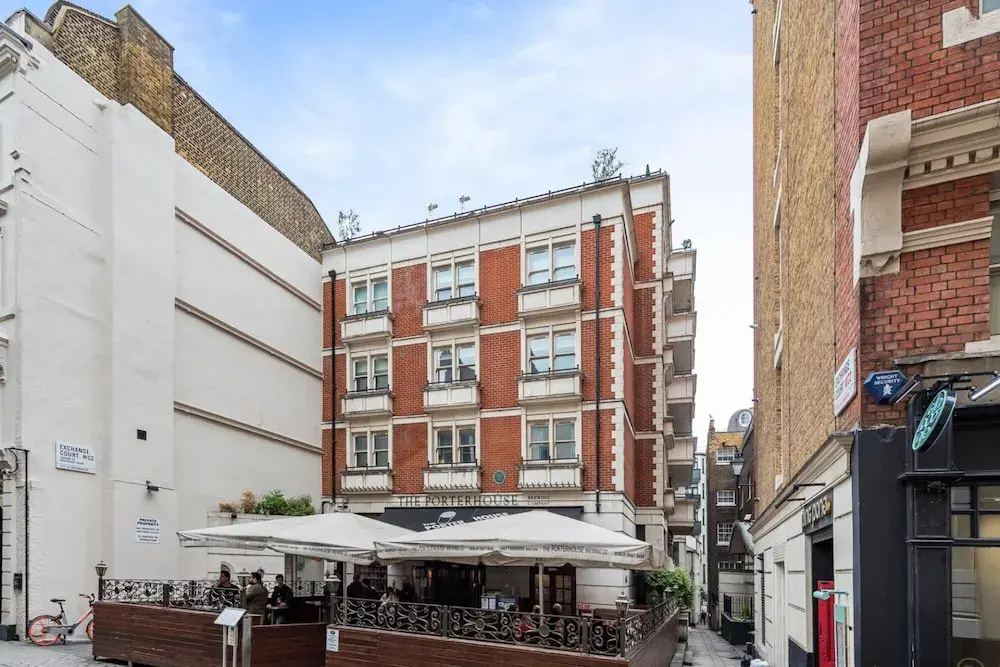 2-bedroom Spacious Apartment in the Heart of Covent Garden, London