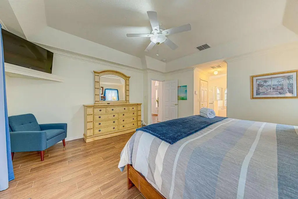 Spacious 4 Bed South Facing Pool Villa Near Disney