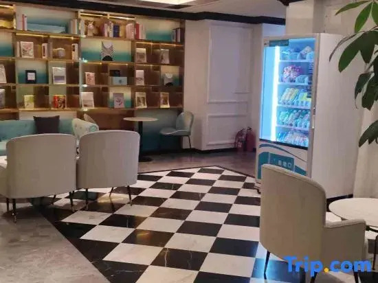 Xana Hotelle Hotel (Yanji Yanbian University Baihuo Building)