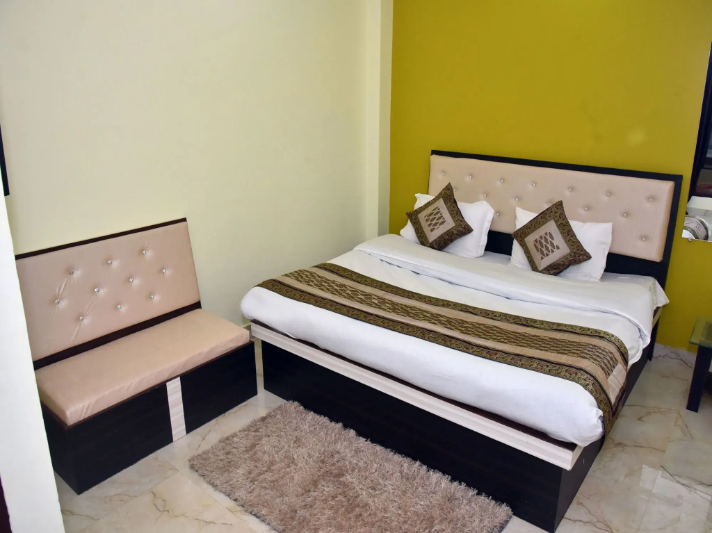 OYO 10969 Hotel US Residency