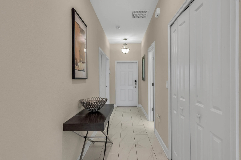 5 Bedrooms 4 Bathrooms Storey Lake 4890 Rc