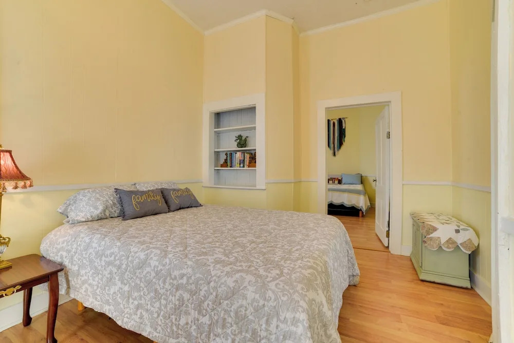 Cozy Thomasville Cottage - Walk to Downtown