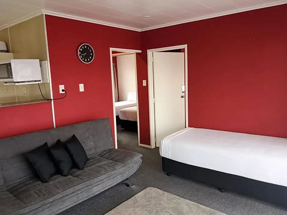 Twin Coast Adventures Motel & Cycle Hire