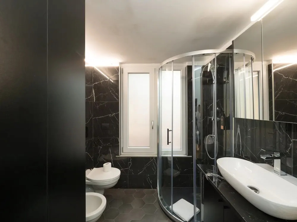 Farini - Charming One-bedroom Apartment in Isola Area