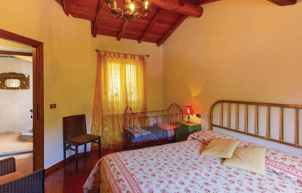 Amazing Apartment in Casoli LU With 1 Bedrooms