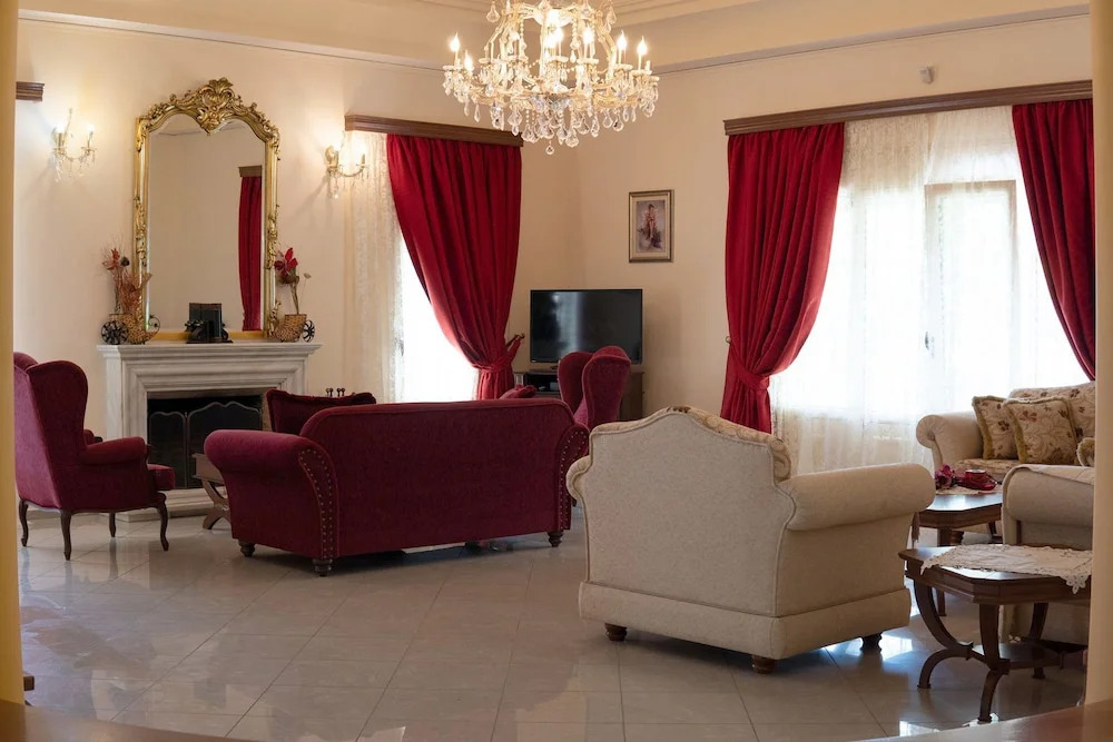 Beautiful Villa With Private Garden And Pool