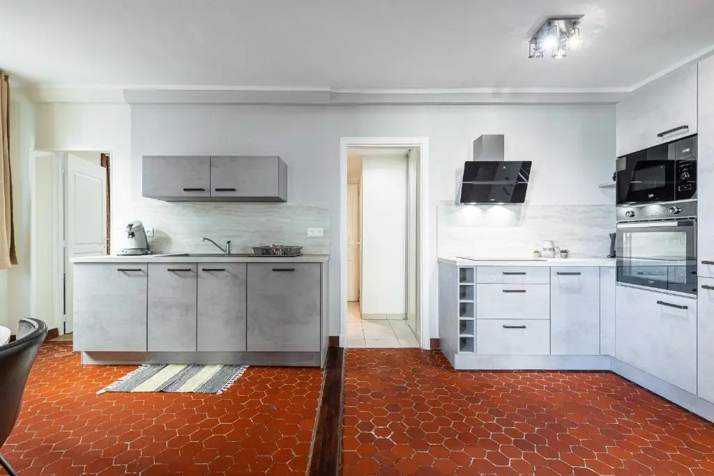 Large 3 Bdr Old Town - AC