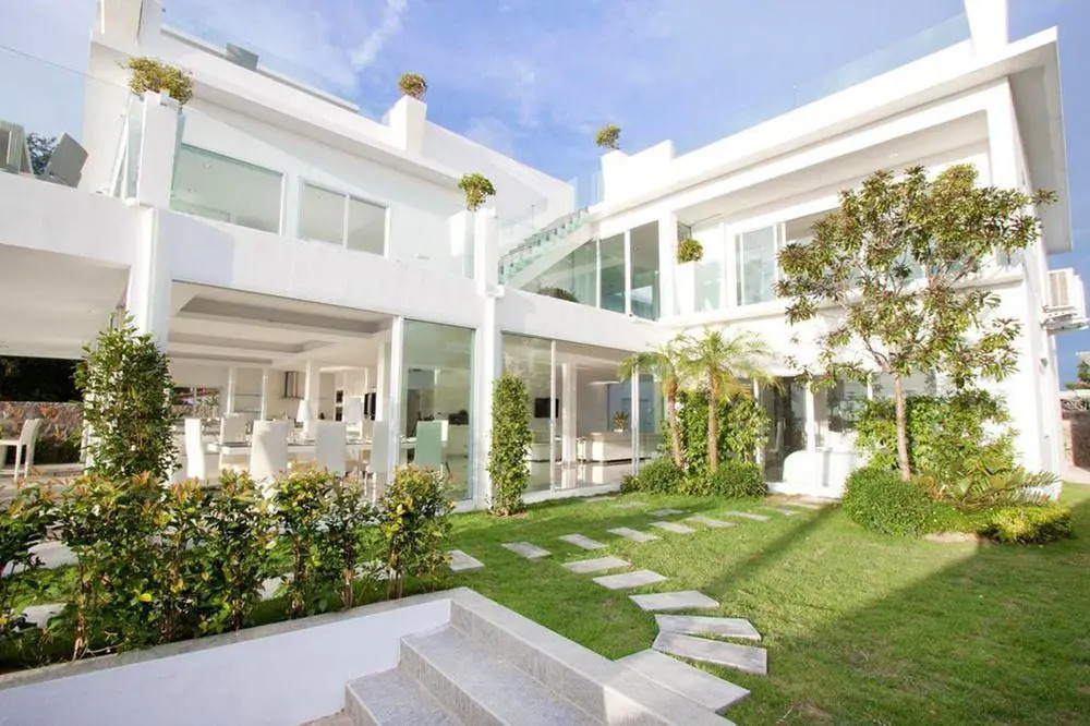 Na Jomtien Beachfront Villa
