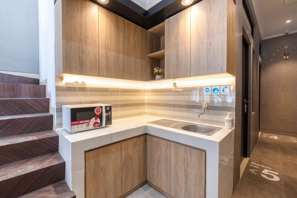 Walnut Inn G-10 by OYO Rooms