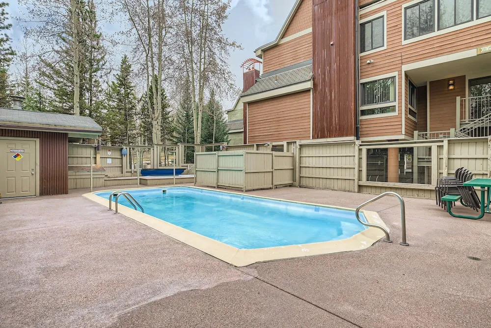 Ski Hill 32 by RedAwning