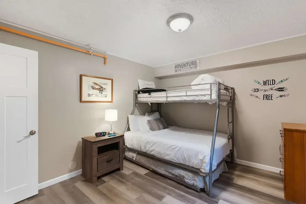 Branson Downtown Beauty - 4 BDR Home Sleeps 15