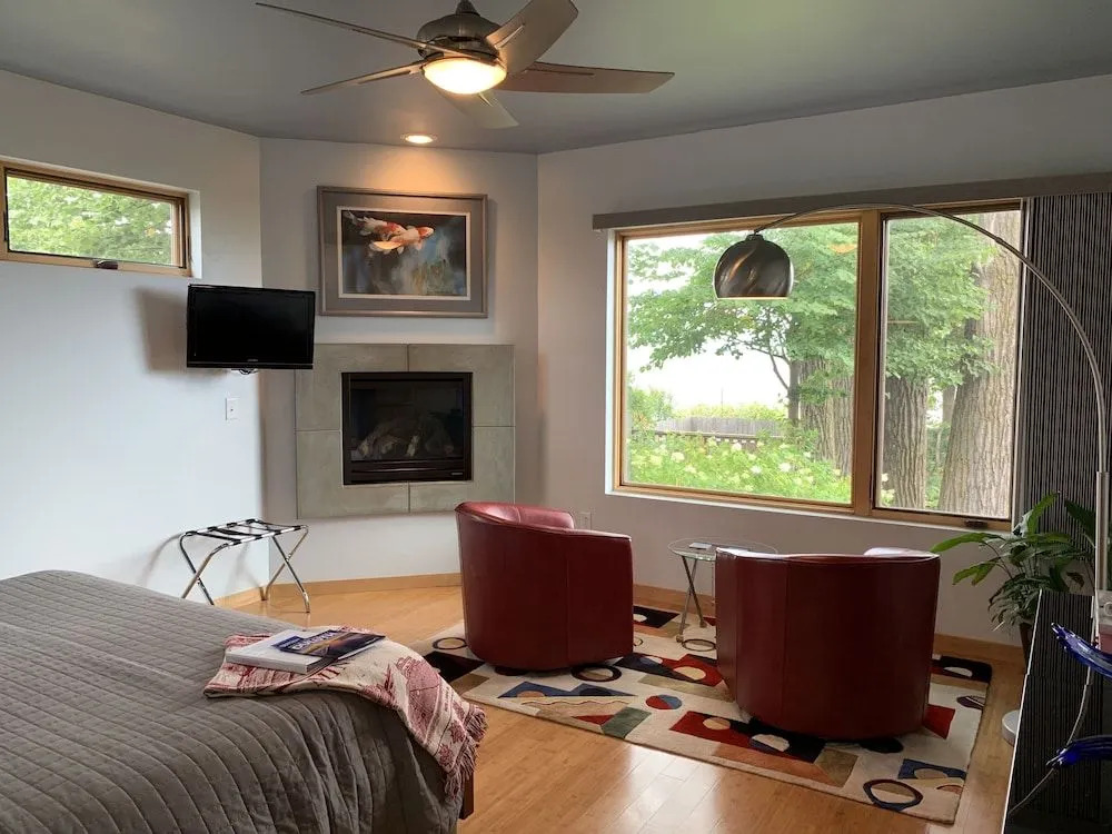 Solglimt Lakeshore B&B