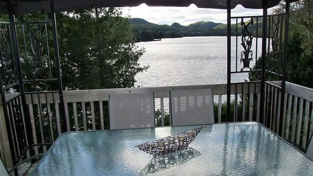 Duhamel Rock Cliff 3-Bedroom Waterfront Chalet