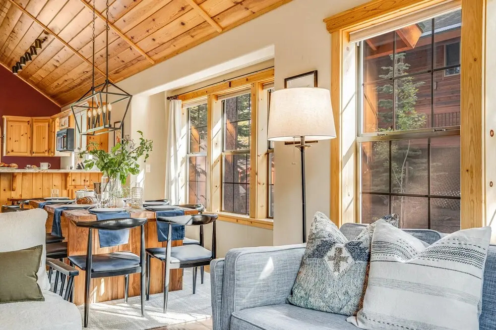 Cherrywood Gorgeous Cottage Surrounded by Pine Trees w/ Hot Tub
