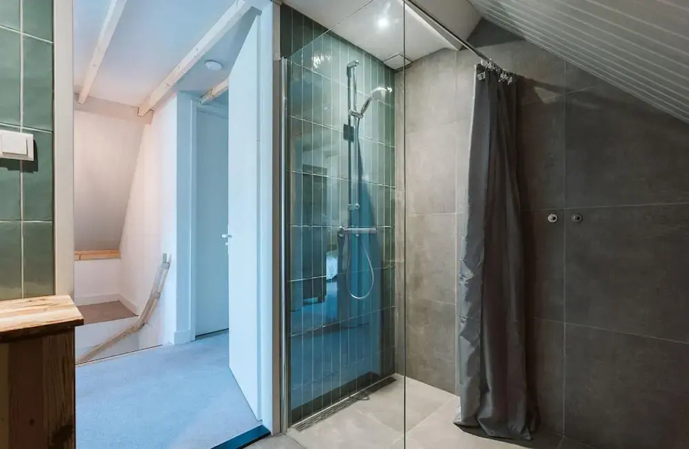 Large, Elegantly Furnished Holiday Home With Lots of Privacy on a Family Park