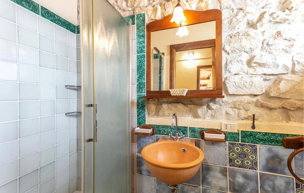 Awesome Home in Ragusa With 5 Bedrooms, Wifi and Private Swimming Pool