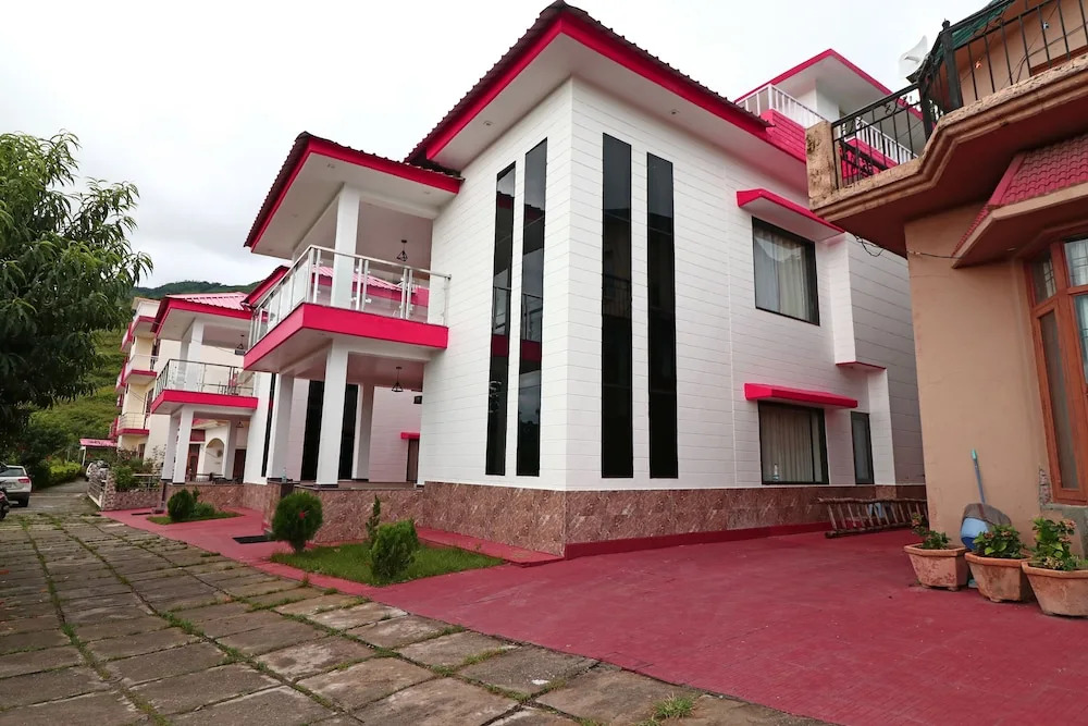 OYO 17063 Home Spacious 3BHK Naukuchiatal