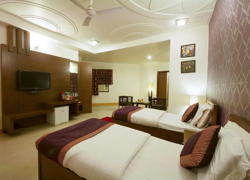 Hotel Delhi 37 Near - Delhi Airport