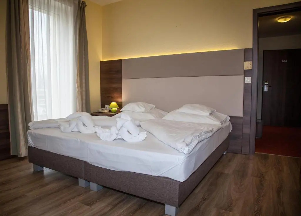 Jade Hotel-Ezüsthíd Hotel
