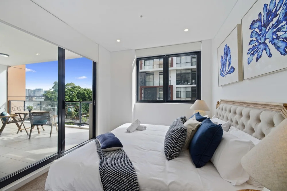 HomeHotel-Waterside Luxury & New Residences