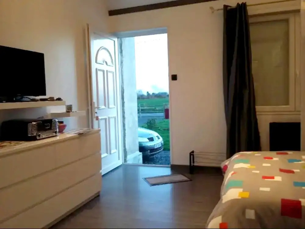 Studio in Vierville-sur-mer, With Enclosed Garden and Wifi