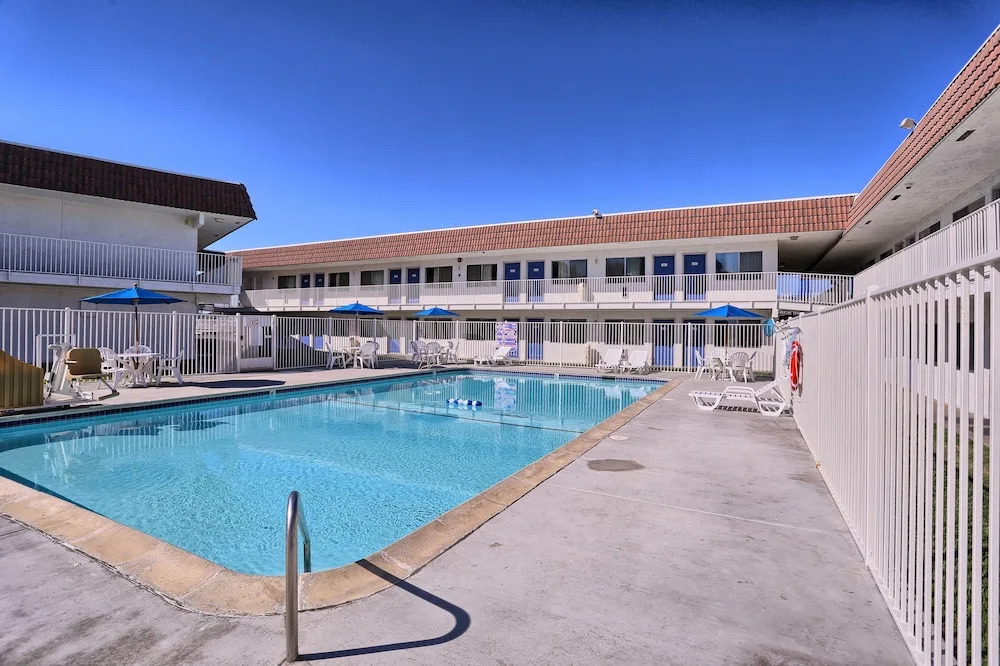 Motel 6 Pittsburg
