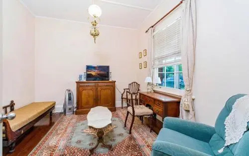 Azile 1875 Heritage Victorian Duplex