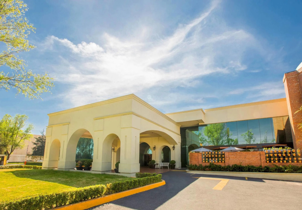 Courtyard by Marriott Toluca Airport