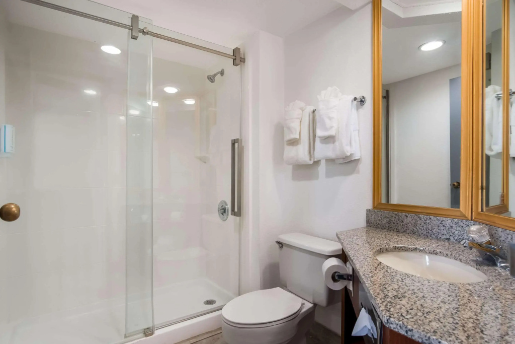 Clarion Inn & Suites Grand Rapids Airport