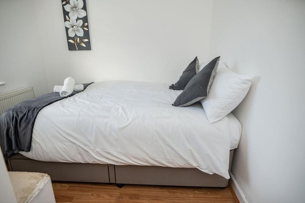 City Oasis - Sleeps 6 - Near Co-op Live & Stadium