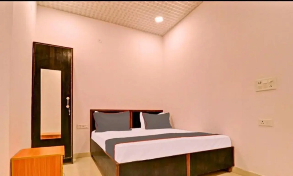 Qotel Hotel Peeragarhi