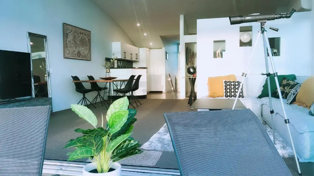 All New Lux Panoramic Sea-view Penthouse on Princes Wharf