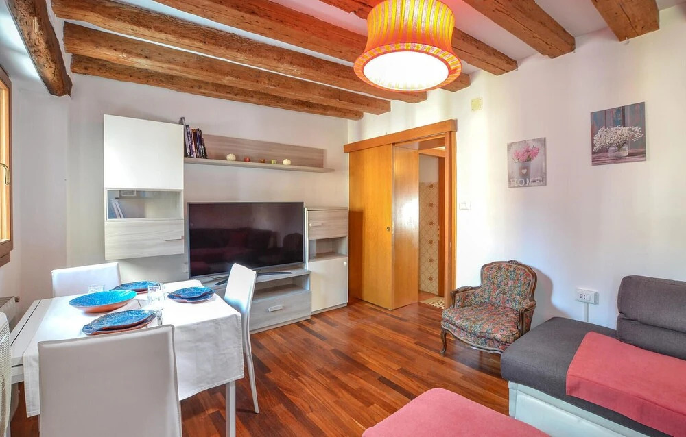 Nice Apartment in Venezia With 2 Bedrooms and Wifi