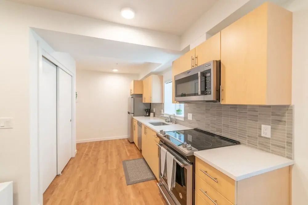 Bright Studio On Capitol Hill-amazing Rooftop Studio Bedroom Condo by Redawning
