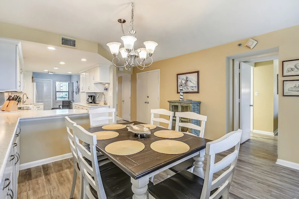 Inlet Reef 213 2 Bedroom Condo by RedAwning