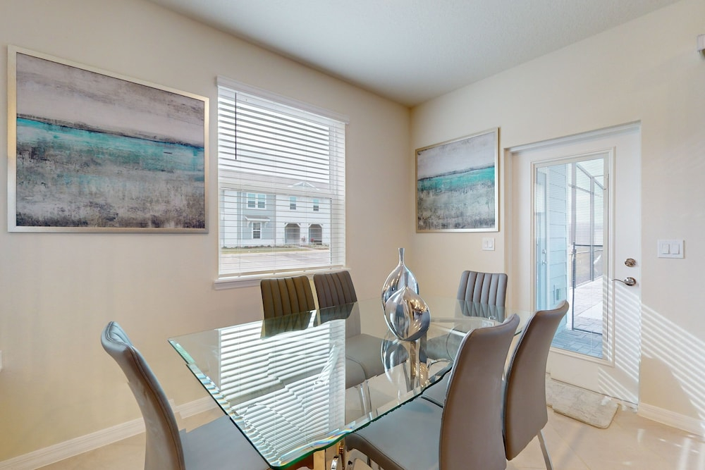 Contemporary Townhouse w/ Private Pool and Resort Amenities, Near Attractions