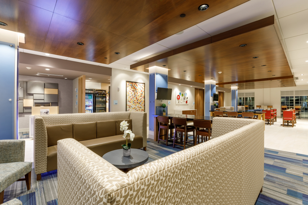 Holiday Inn Express & Suites - Sturbridge by IHG