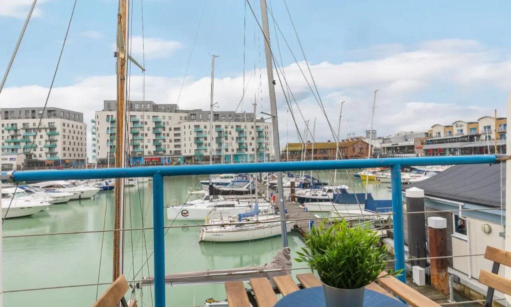 On the Water -waterside Studio With Terrace Overlooking the Harbour