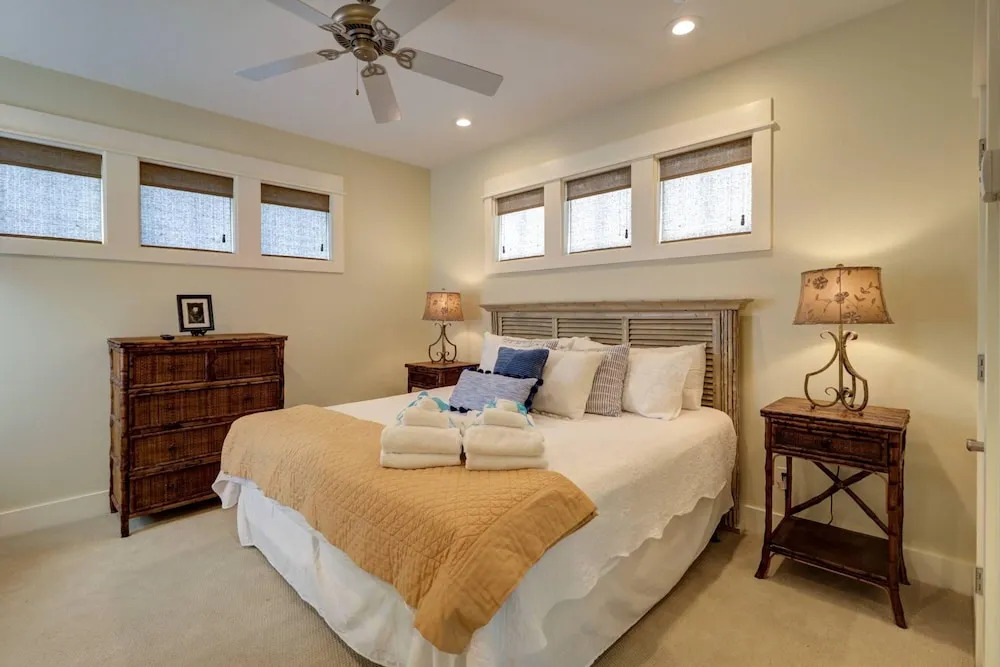 Cute little Cottage! Perfect Getaway! 2 Pools! SLEEPS 4