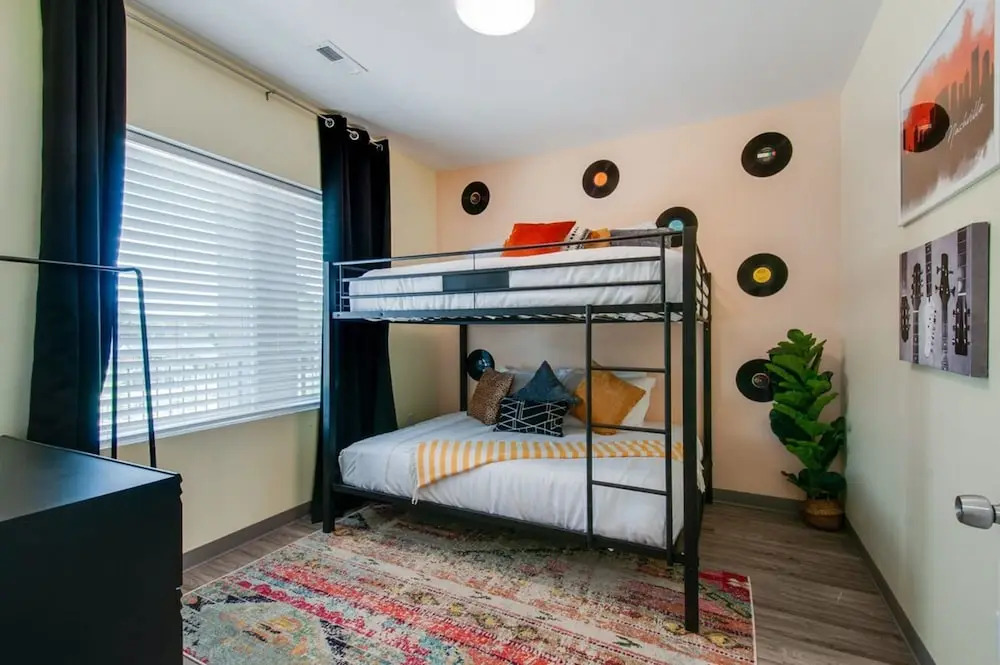 NEW 4 Bedroom Apt Near DT Walk to Restaurants