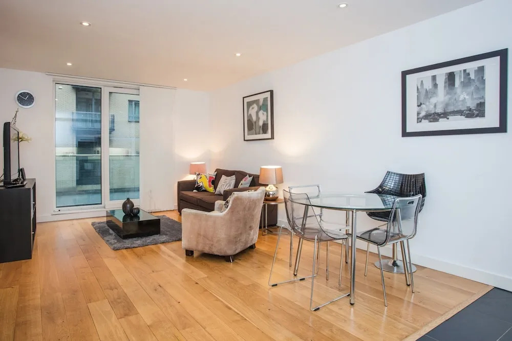 2 Bedroom Apartment Near Victoria Station