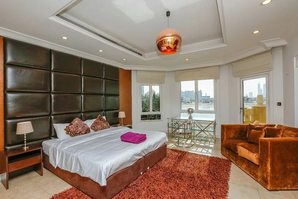 The Palm Jumeirah Villas - Frond N by Kennedy Towers