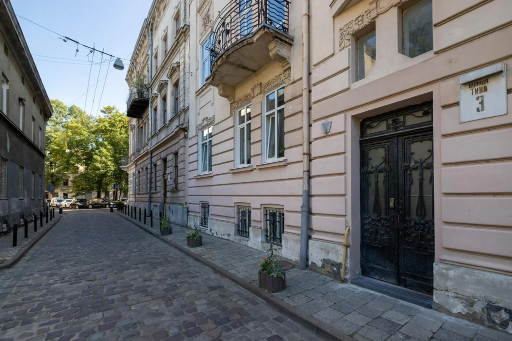 2 bedroom apartment Tykha street city center with parking place