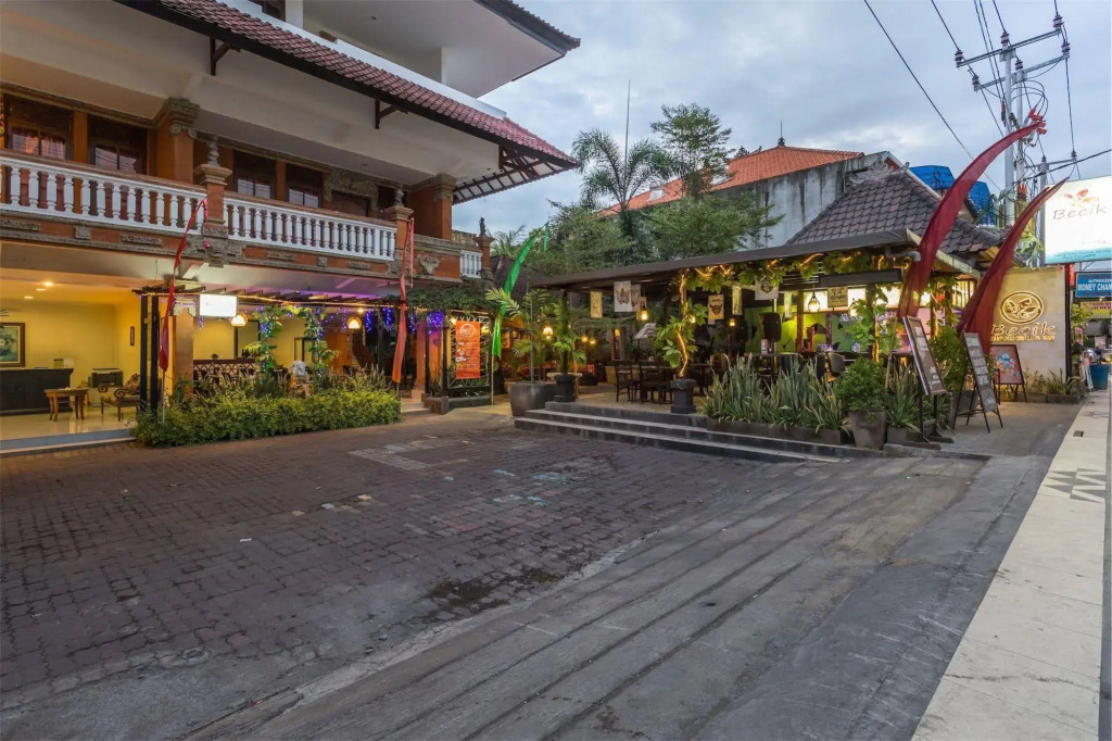 RedDoorz near Seminyak Beach