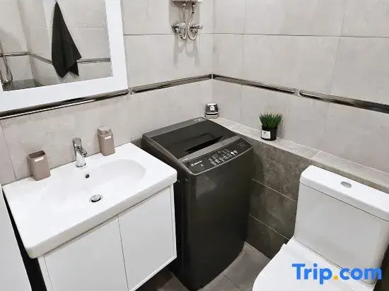 Free Beach Access   Studio Pool View and Wi-Fi