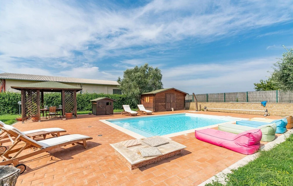 Stunning Home In Montalto Di Castro