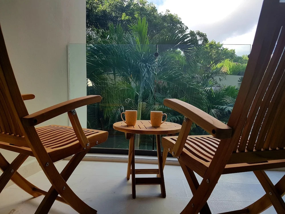 Caribbean Lifestyle 2BR steps from the beach by Happy Address